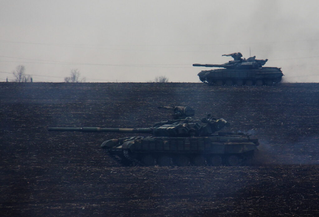 ВСУ провели зрелищные танковые учения на Донбассе: зрелищные фото