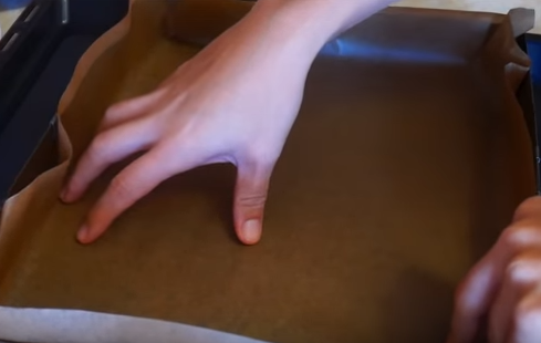 Вкусное тесто на пиццу готовится за считанные минуты и быстро выпекается