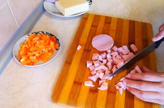 Вкусное тесто на пиццу готовится за считанные минуты и быстро выпекается