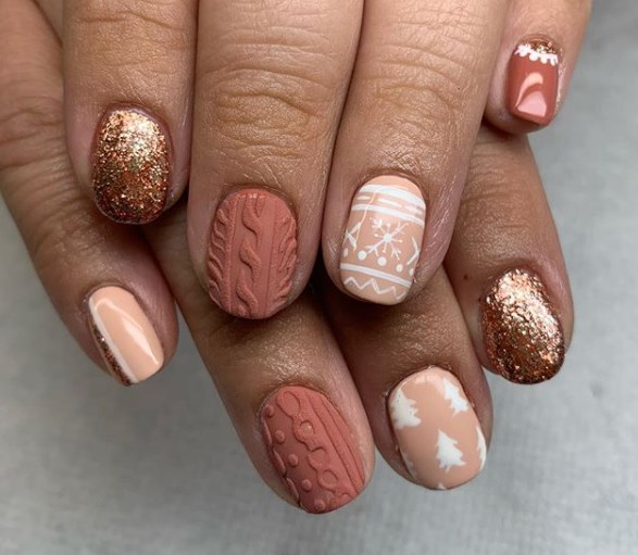 Зимний маникюр 2020 на короткие ногти