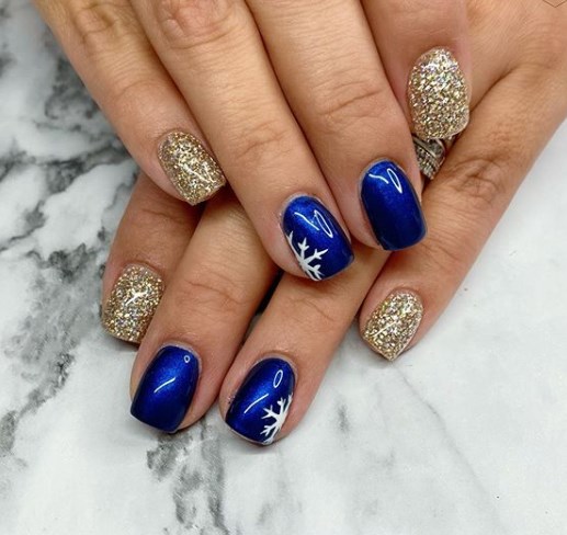 Зимний маникюр 2020 на короткие ногти