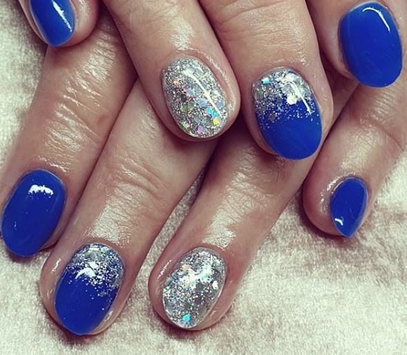 Зимний маникюр 2020 на короткие ногти