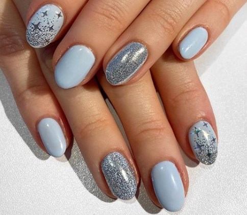 Зимний маникюр 2020 на короткие ногти