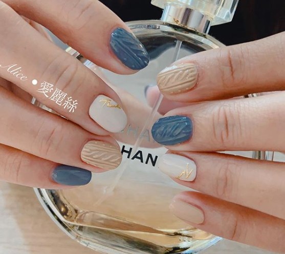 Зимний маникюр 2020 на короткие ногти