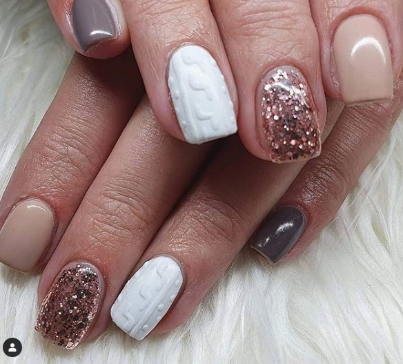 Зимний маникюр 2020 на короткие ногти