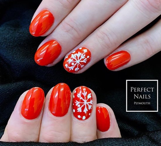 Зимний маникюр 2020 на короткие ногти