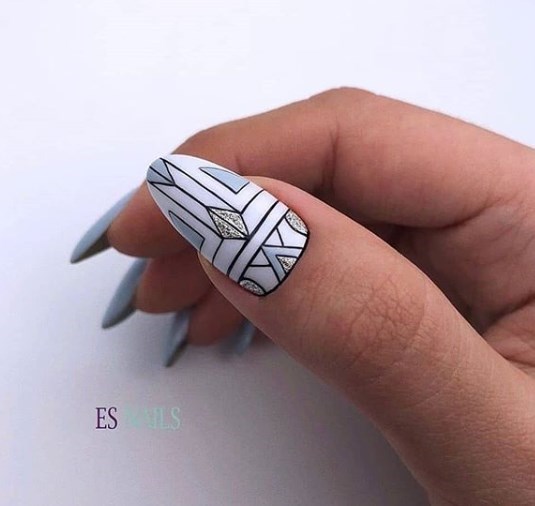 Голубой маникюр зима 2020