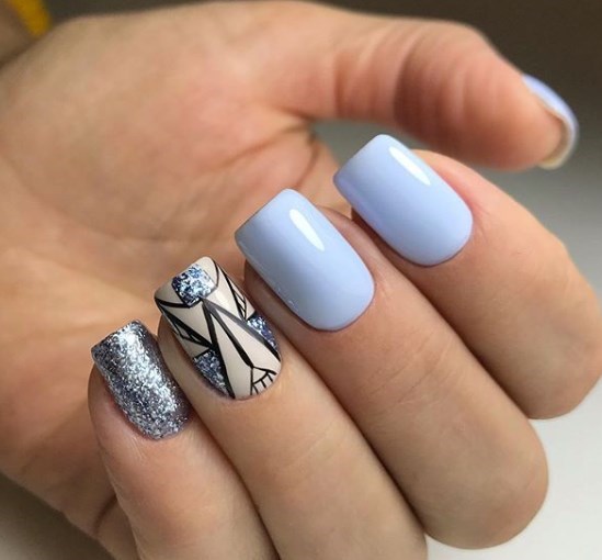 Голубой маникюр зима 2020