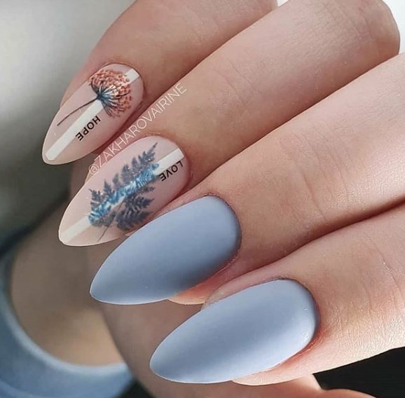 Голубой маникюр зима 2020