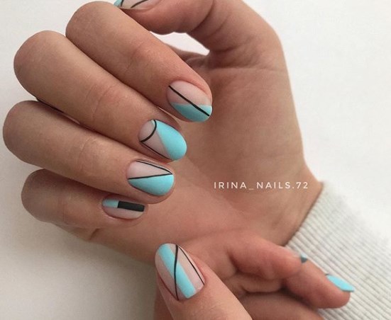 Голубой маникюр зима 2020