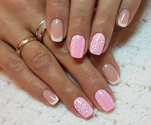 Новогодний французский маникюр 2020