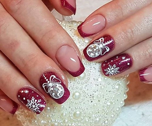 Новогодний французский маникюр 2020