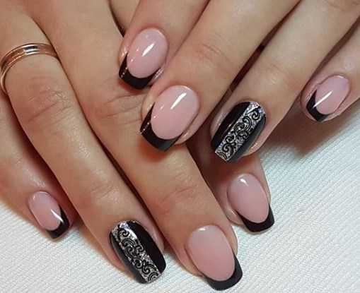 Новогодний французский маникюр 2020