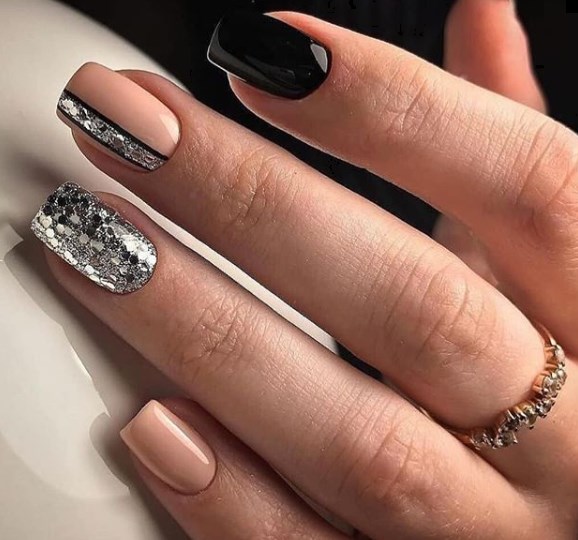 Новогодний французский маникюр 2020