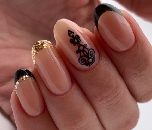 Новогодний французский маникюр 2020