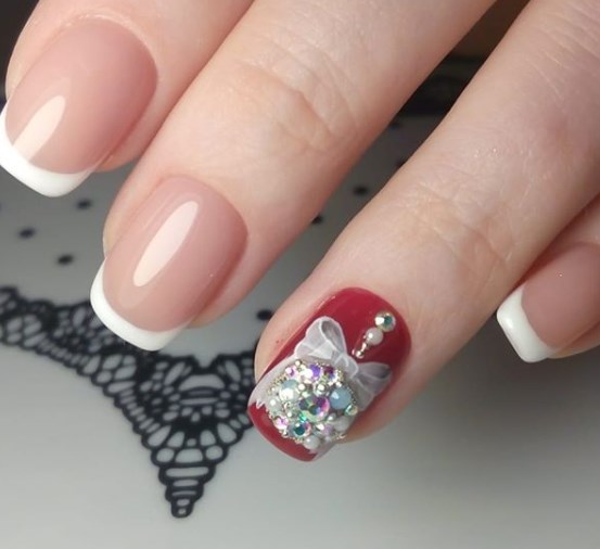 Новогодний французский маникюр 2020