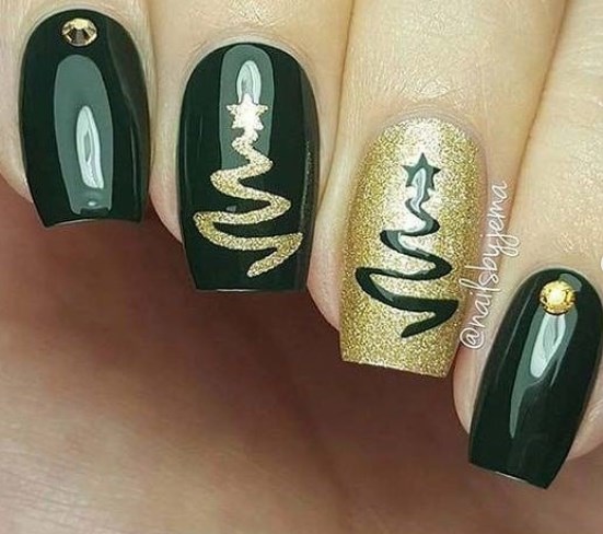 Зеленый новогодний маникюр 2020