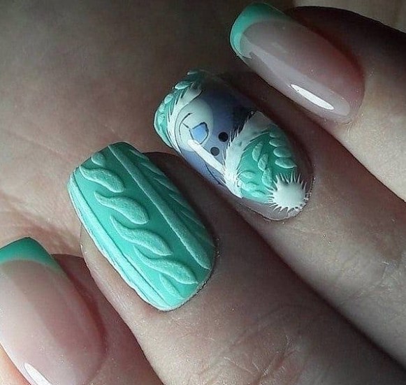 Зеленый новогодний маникюр 2020