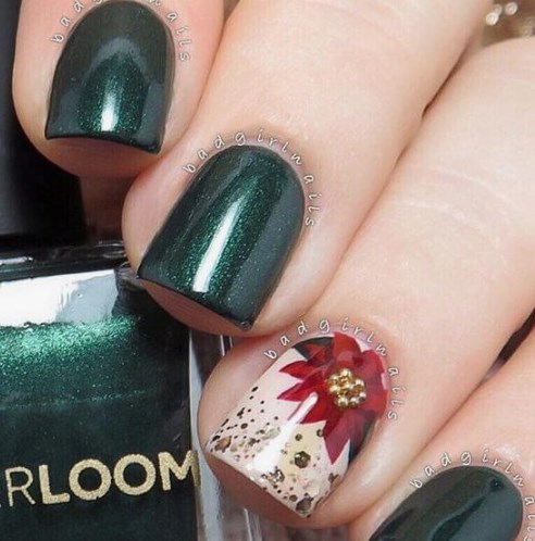 Зеленый новогодний маникюр 2020