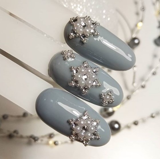 Маникюр на Новый год 2020