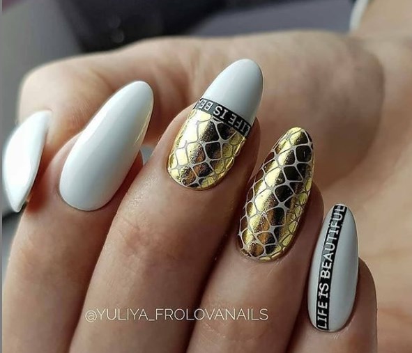 Маникюр на Новый год 2020