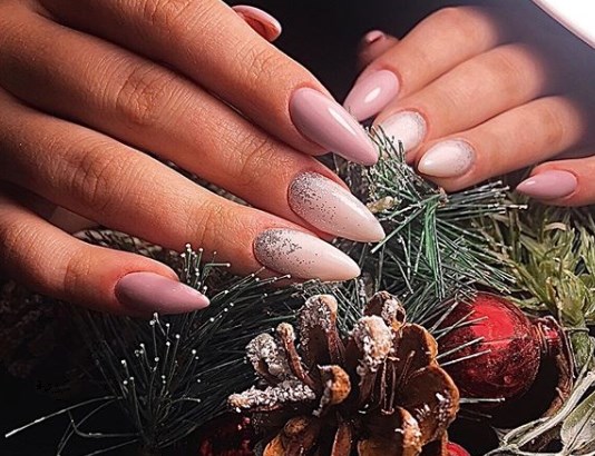 Маникюр на Новый год 2020