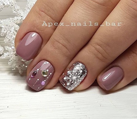 Маникюр на Новый год 2020