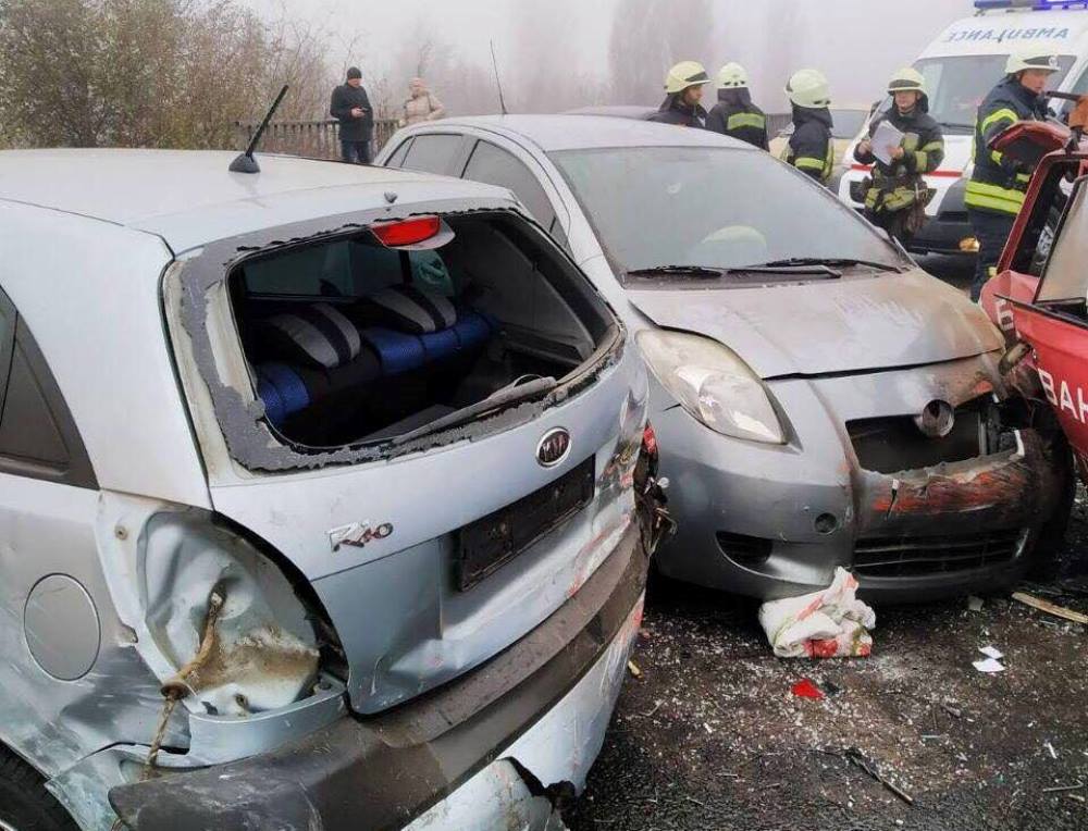 В результате масштабной аварии под Одессой два человека получили серьезные травмы