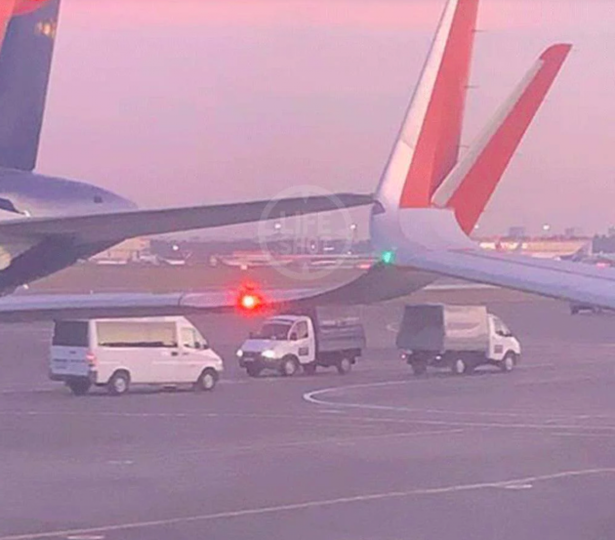 Самолет из шереметьево в египет. Самолет из шереметьево в египет. Победа шереметьево пермь бишкты. Взлет самолета из шереметьево. Самолет из шереметьево в египет.