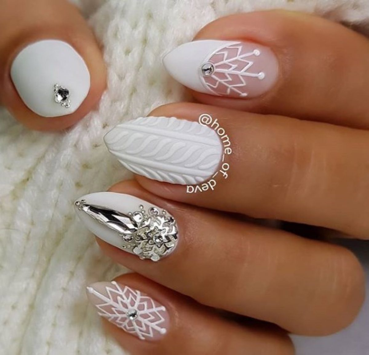 Дизайн ногтей 2024 просто и красиво. Красивые белые ногти. Зимний дизайн ногтей. Белые ногти маникюр. Красивый маникюр белого цвета.