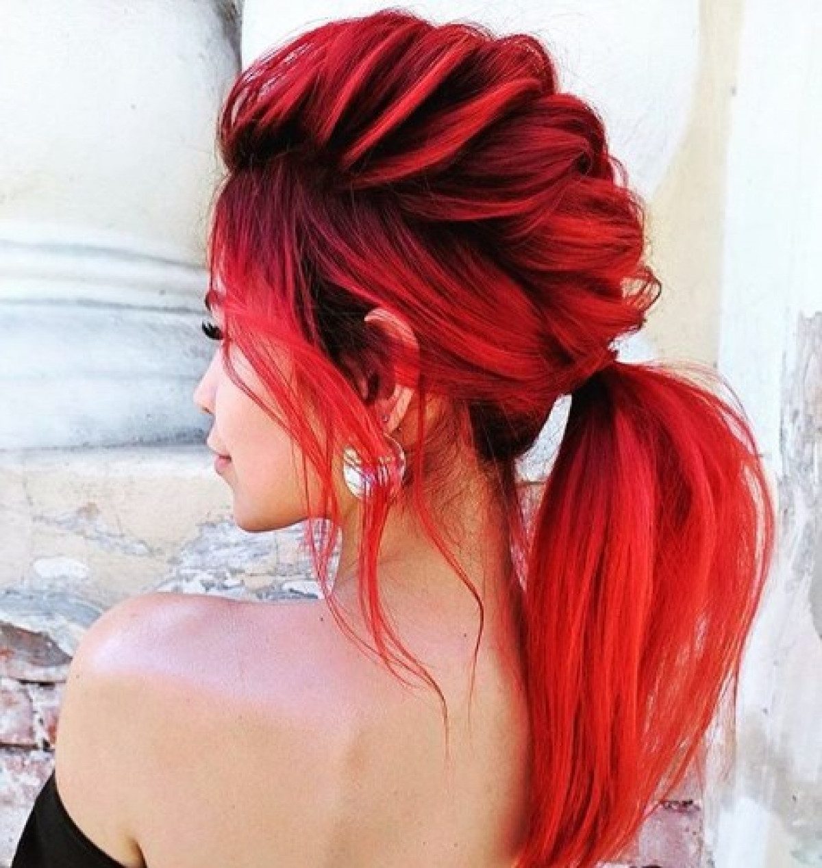 Красный цвет волос – модный оттенок для уверенных городских модниц