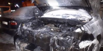 Автомобиль почти полностью выгорел по капотом / Фото: скриншот видео ТСН