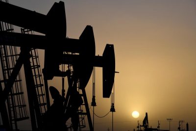 Пандемия и решение Трампа обвалили цены на нефть