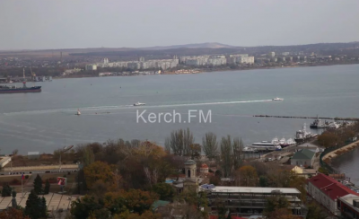 Каждый украинский корабль сопровождает буксир / Фото kerch.fm