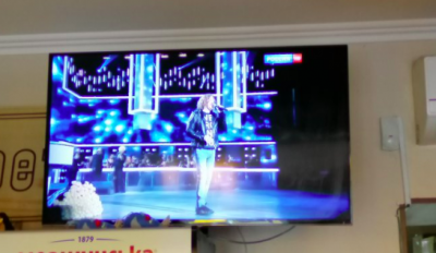 Посетители вынуждены смотреть канал Россия 24 