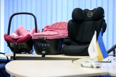 Первый пошел: во Львове таксист отказался везти ребенка без автокресла