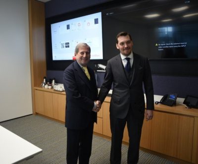 Гончарук и Хан встретились в Лондоне / twitter.com/pmhoncharuk