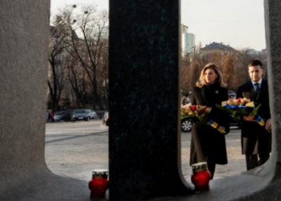 Владимир и Елена Зеленские сегодня в Киеве почтили память жертв Голодомора