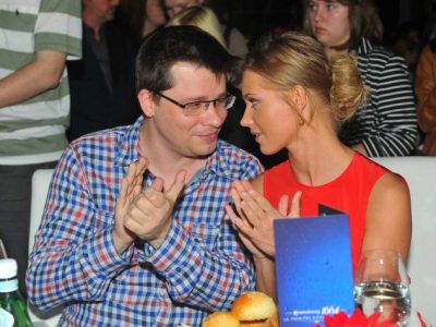 Христина Асмус розлучається з Гаріком Харламовим. Христина Асмус розлучається з Гаріком Харламовим.