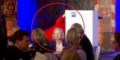 Меркель с юмором отнеслась к досадному падению / Фото: скриншот с видео Daily Mail/YouTube