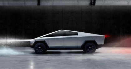 Бывший мэр стал первым покупателем Tesla Cybertruck в Украине