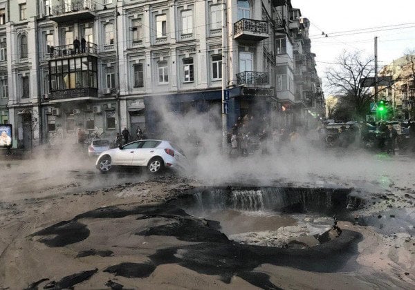 "Слава Кличко, те же грабли": в центре Киева произошел коммунальный коллапс – устрашающее видео