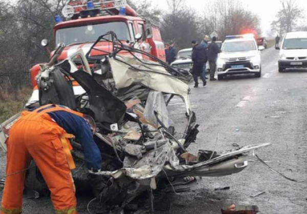 "Легковушка стала грудой металла": под Бердичевом в ДТП погибли три человека