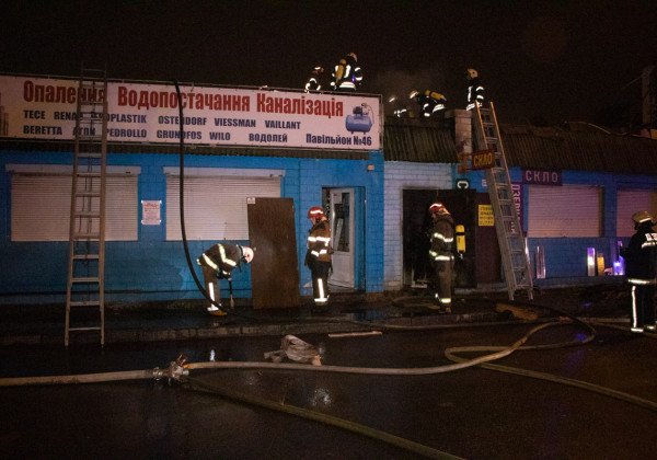 Ночью в Киеве снова горел известный рынок