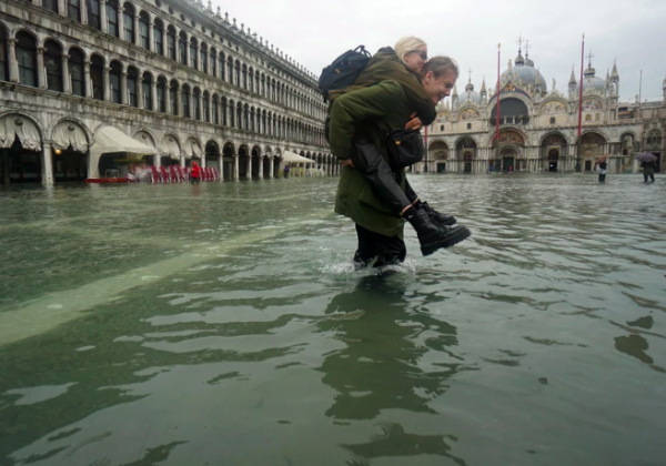 Рекордный потоп за полстолетия: Венеция пошла под воду