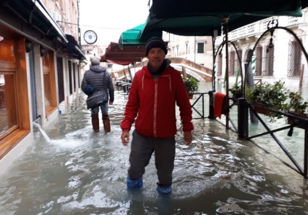 Апокалипсис в Венеции: наводнение накрыло 80% города, двое человек погибли - видео