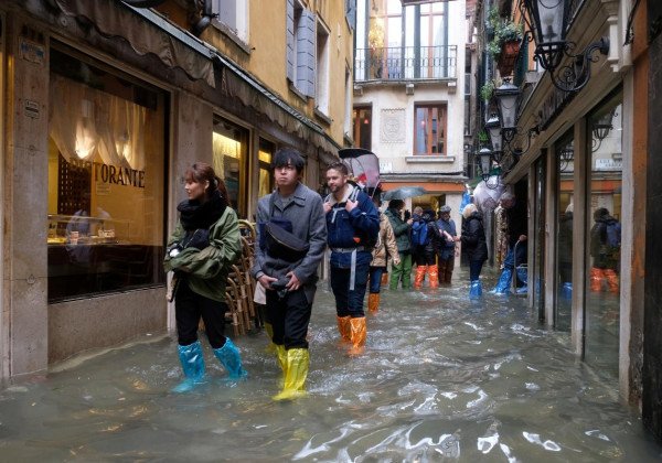 Высокая вода: в Венеции ввели чрезвычайное положение