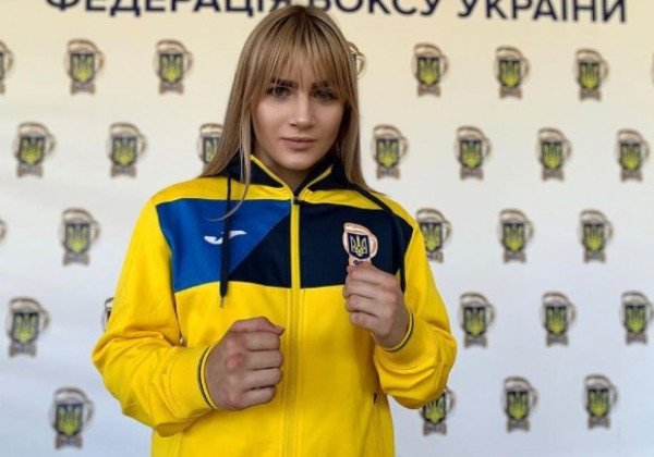 "Была бы жива...": поезд насмерть сбил 18-летнюю спортсменку под Киевом