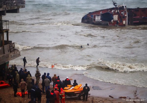 В Одессе терпит крушение танкер Делфи: стало известно о судьбе экипажа