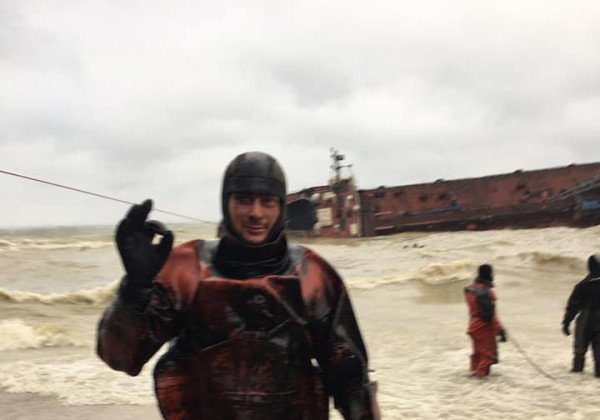 "Теряли сознание": в ВМС рассказали о спасении экипажа с танкера Делфи в Одессе